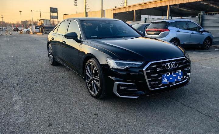 奥迪 A6L 2025款 45 TFSI quattro 臻选动感型