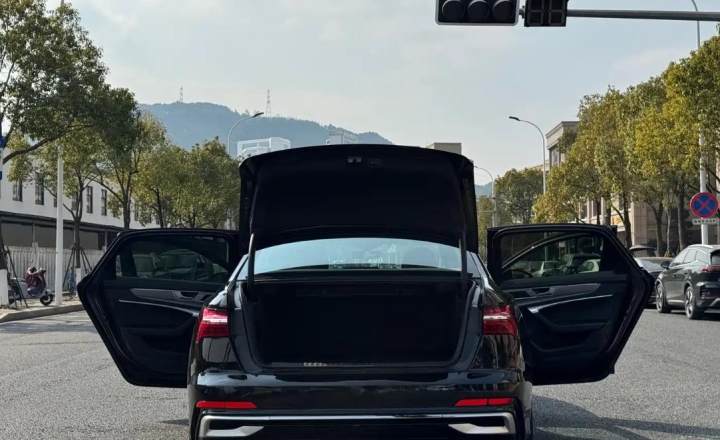 奥迪 A6L 2024款 45 TFSI 臻选动感型