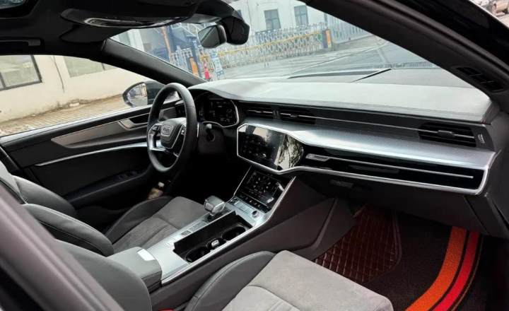 奥迪 A6L 2024款 45 TFSI 臻选动感型