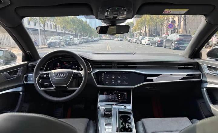 奥迪 A6L 2024款 45 TFSI 臻选动感型