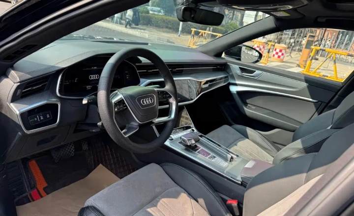 奥迪 A6L 2024款 45 TFSI 臻选动感型