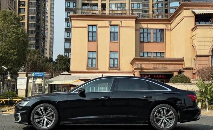 奥迪 A6L 2024款 45 TFSI 臻选动感型