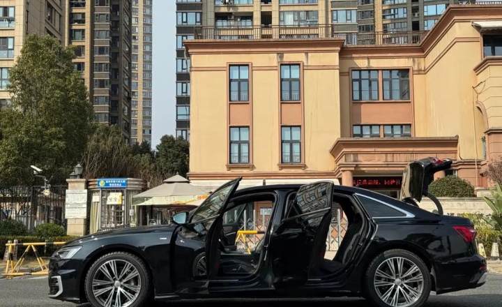 奥迪 A6L 2024款 45 TFSI 臻选动感型