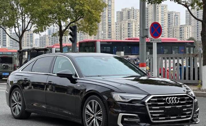 奥迪 A6L 2024款 45 TFSI 臻选动感型