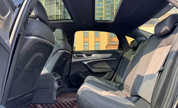 奥迪 A6L 2024款 45 TFSI 臻选动感型