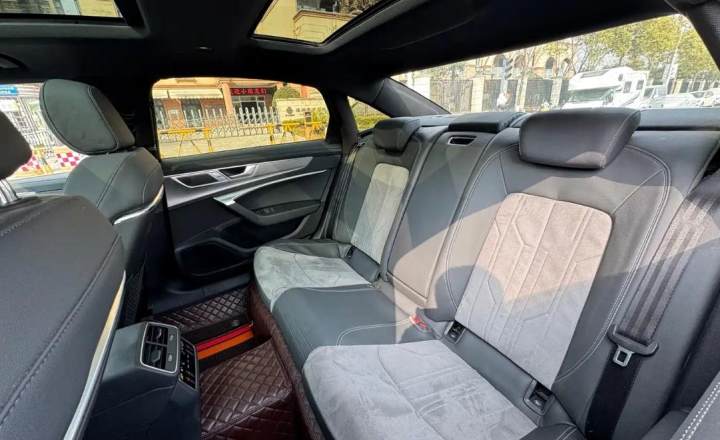 奥迪 A6L 2024款 45 TFSI 臻选动感型