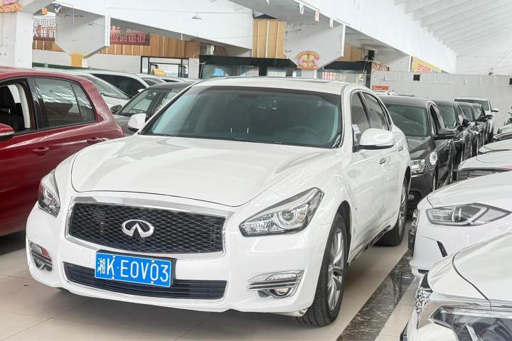 英菲尼迪 Q70 Q70L 2.5L 精英版
