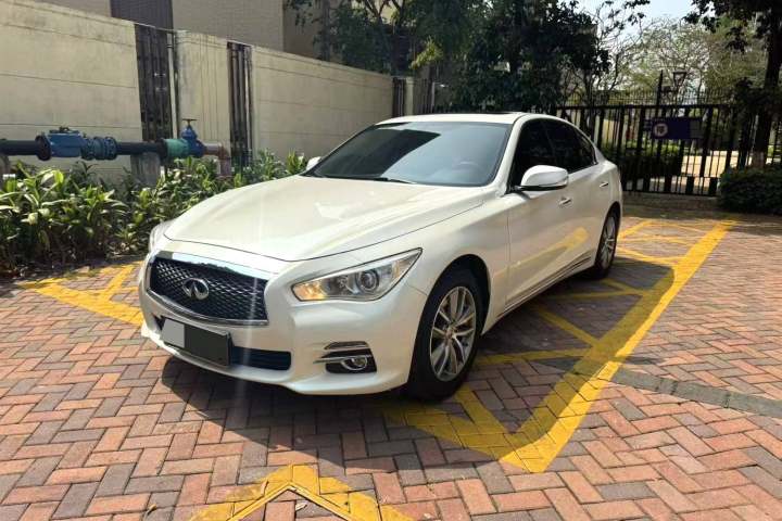 英菲尼迪 Q50L 2.0T 舒适版