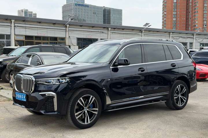 宝马 X7 2022款 xDrive40i 尊享型M运动套装