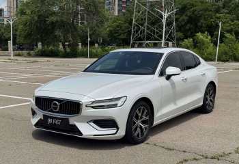沃尔沃 S60 2023款 B4 智逸豪华版