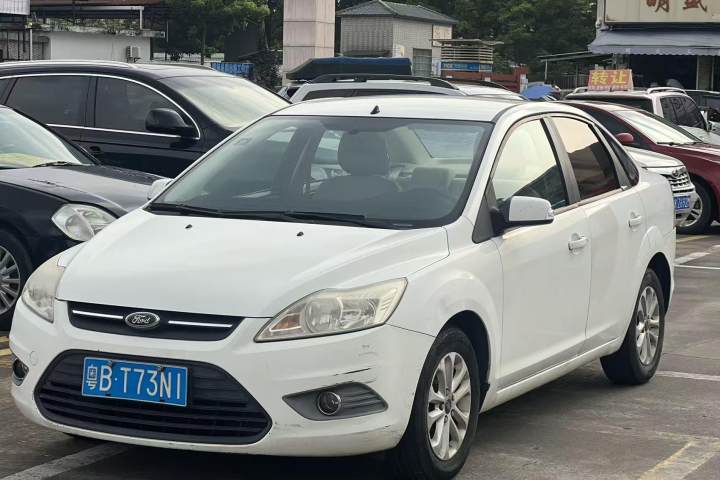 福特 福克斯 2013款 三厢经典 1.8L 自动基本型