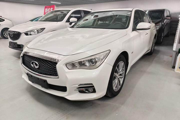 英菲尼迪 Q50L 2.0T 舒适版