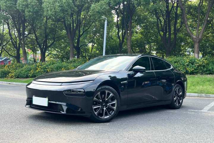 小鹏 P7 586N
