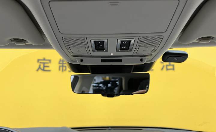 路虎 揽胜极光 2023款 极光L 249PS 豪华版
