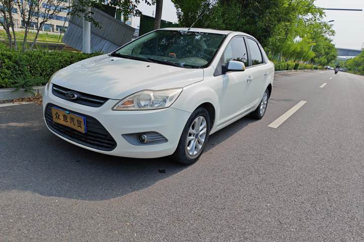 福特 福克斯 2013款 三厢经典 1.8L 手动基本型