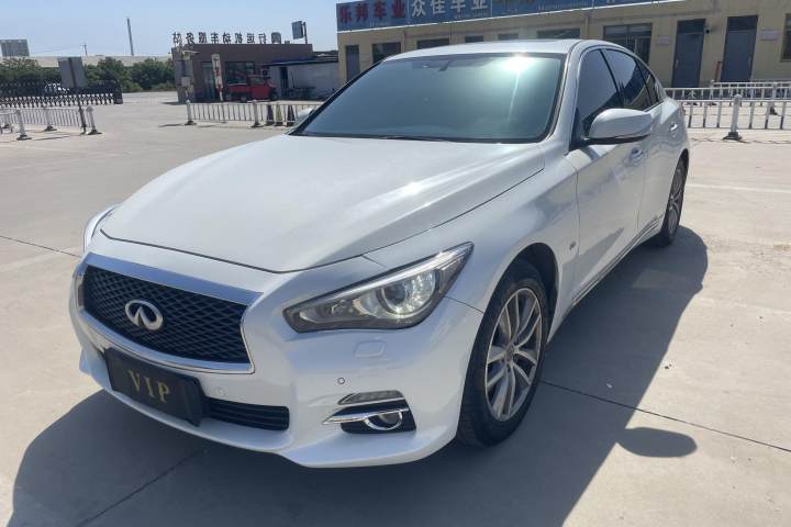 英菲尼迪 Q50L 2.0T 舒适版