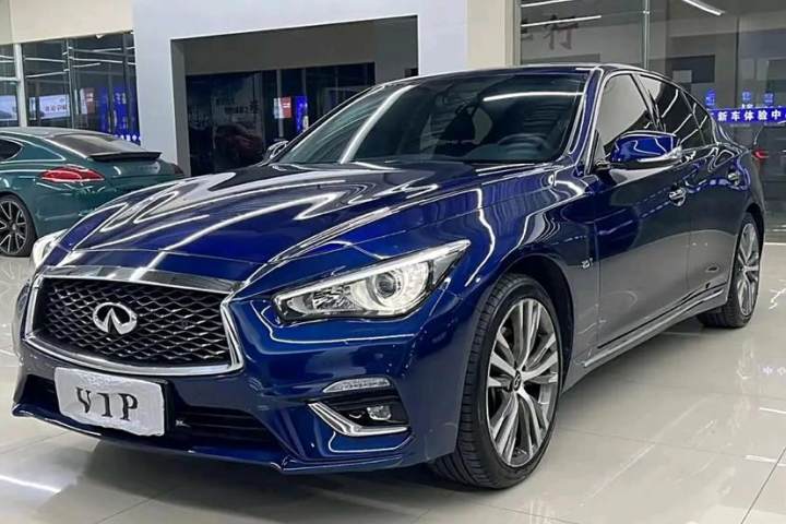 英菲尼迪 Q50L 2.0T 舒适版