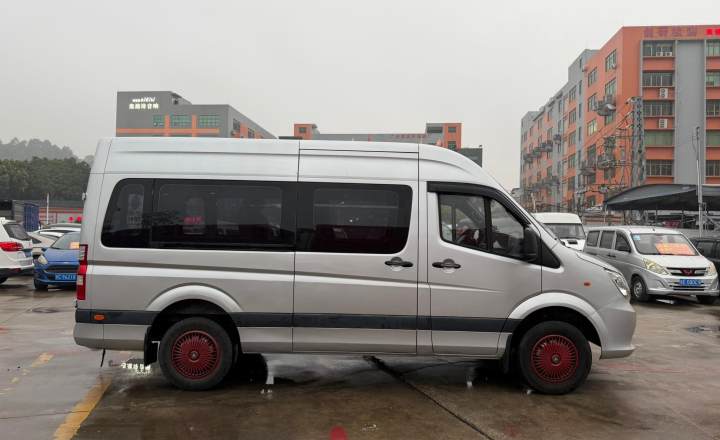 福田 图雅诺 2020款 2.5T 手动通途长轴中顶5/6/7座4J25TC3