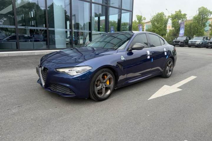 阿尔法·罗密欧 Giulia朱丽叶 2.0T 280HP 豪华版
