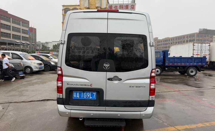 福田 图雅诺 2020款 2.5T 手动通途长轴中顶5/6/7座4J25TC3