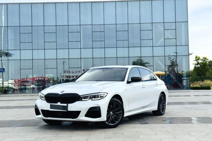 宝马 3系 2022款 330Li xDrive M运动曜夜套装