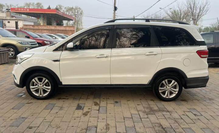 北汽幻速 H3 2015款 1.5L 手动豪华型
