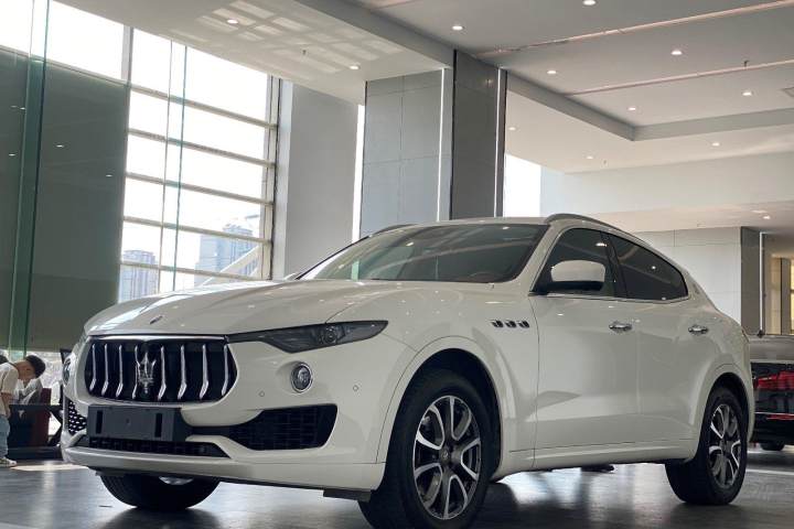 玛莎拉蒂 Levante 3.0T 标准型