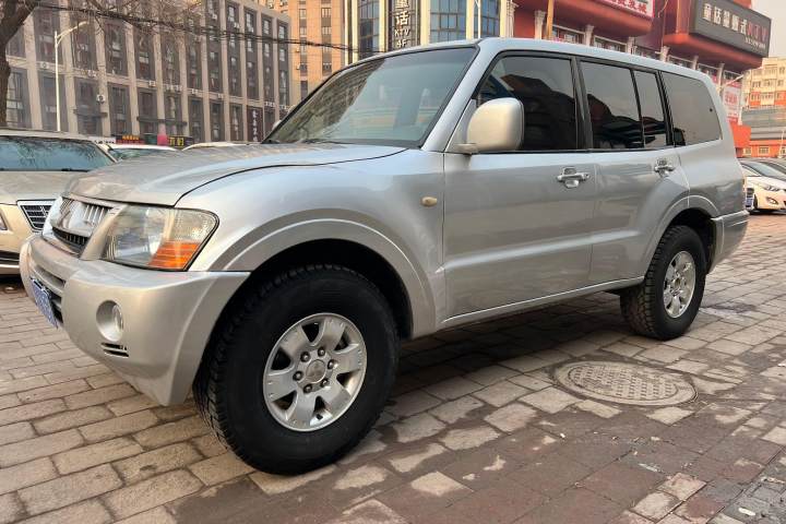 三菱 帕杰罗 V73 3.0L MT GLX