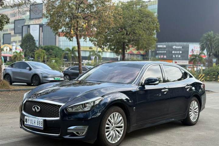 英菲尼迪 Q70 Q70L 2.5L 悦享版