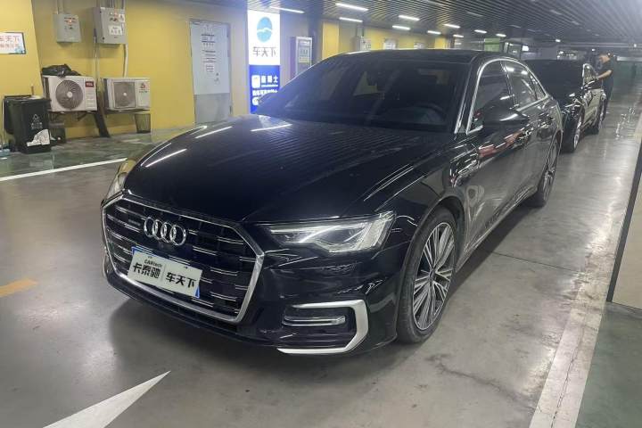 奥迪 A6L 改款 45 TFSI quattro 臻选动感型