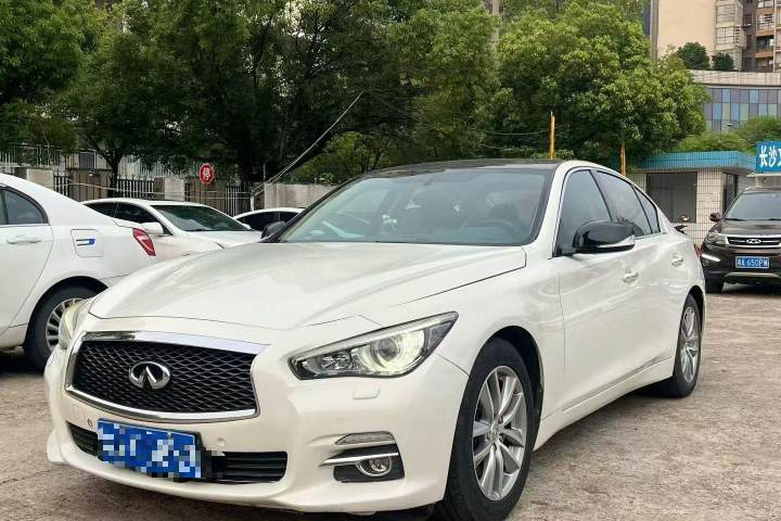 英菲尼迪 Q50 2.0T 豪华版