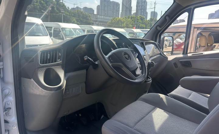 福田 图雅诺 2020款 2.5T 手动通途短轴中顶5/6座4J25TC3