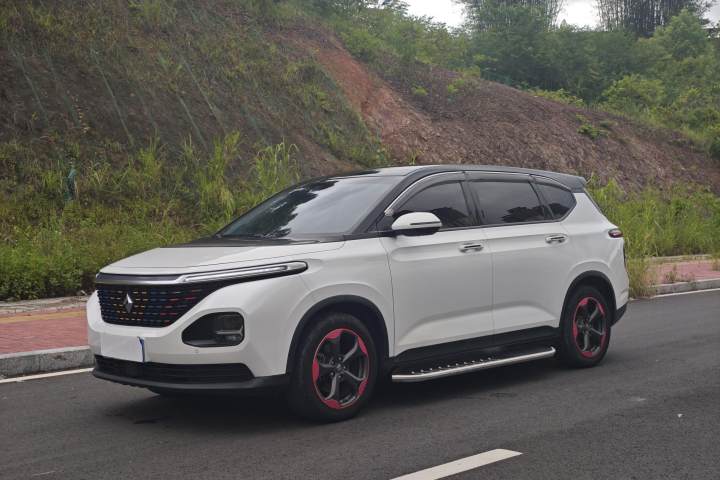 宝骏 RM-5 1.5T CVT 24小时在线豪华型 5座