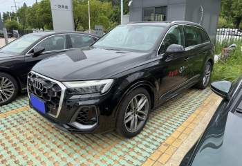 奥迪 Q7 2025款 55 TFSI quattro S line运动型