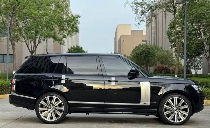路虎 揽胜 2021款 3.0 L6 传世加长经典版