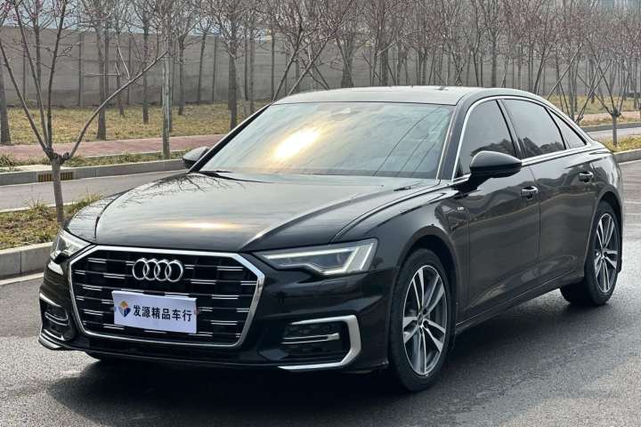 奥迪 A6L 改款 40 TFSI 豪华动感型