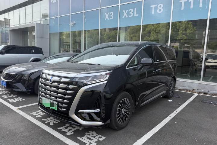 腾势 D9 2024款 DMi 1050 尊享型