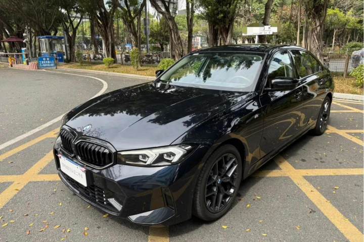 宝马 3系 330Li M运动曜夜套装