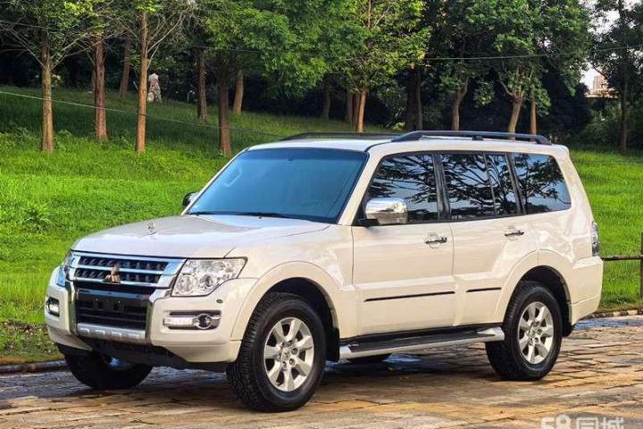 三菱 帕杰罗(进口) 3.0L 自动尊贵越野版