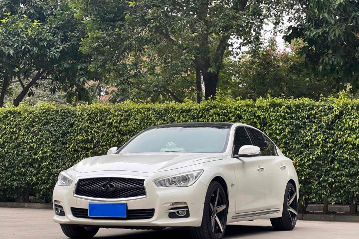 英菲尼迪 Q50L 2.0T 舒适版