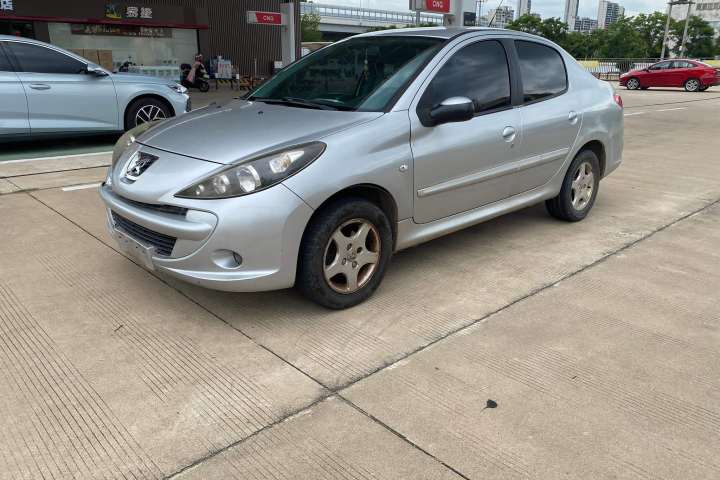 标致 207 三厢 1.4L 手动驭乐版