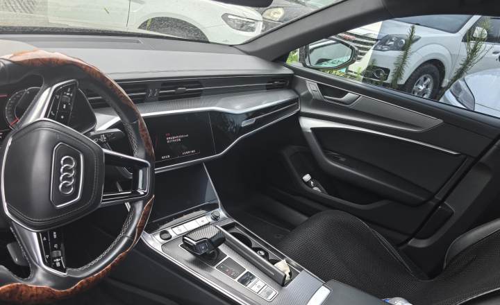 奥迪 A6L 2024款 45 TFSI 臻选动感型