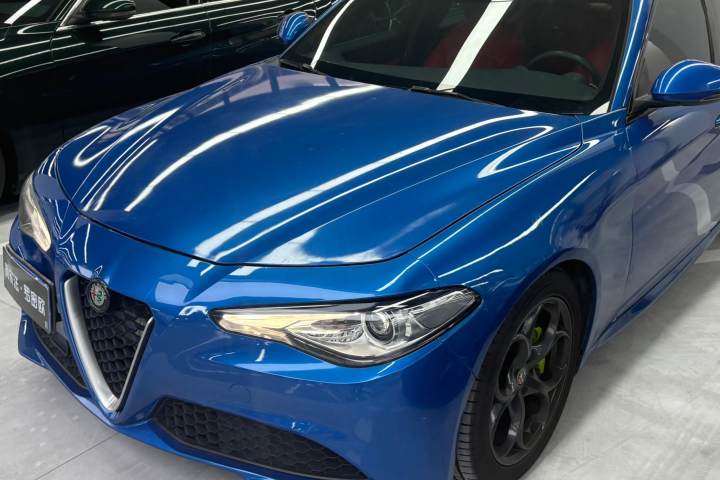 阿尔法·罗密欧 Giulia朱丽叶 2.0T 280HP 豪华版