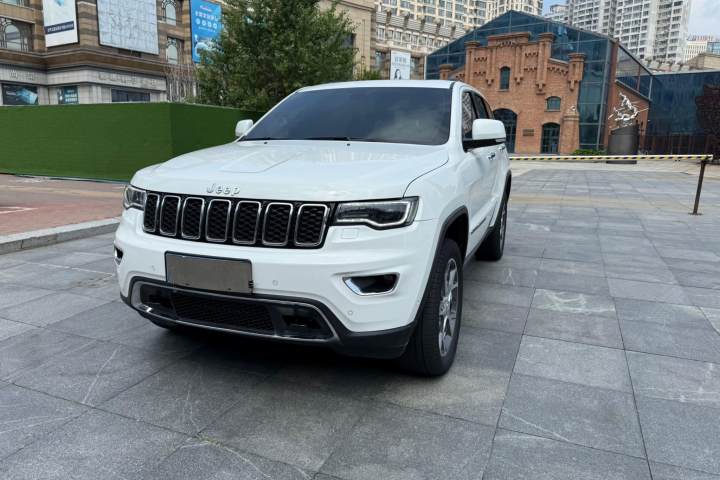 Jeep 大切诺基(进口) 3.0L 精英导航版