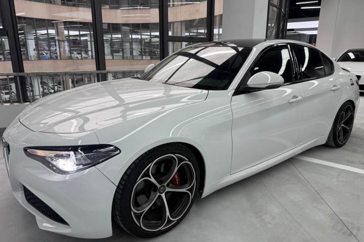 阿尔法·罗密欧 Giulia朱丽叶 2.0T 280HP 豪华版