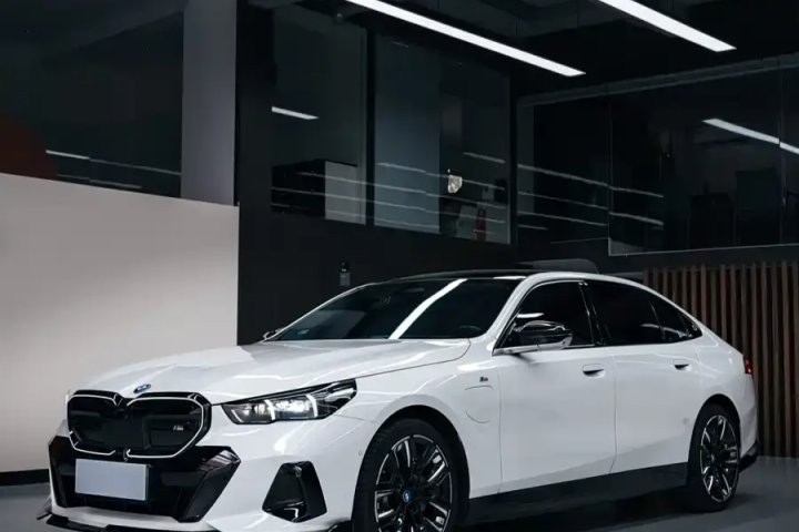 宝马 i5 eDrive 35L 尊享型 M运动套装