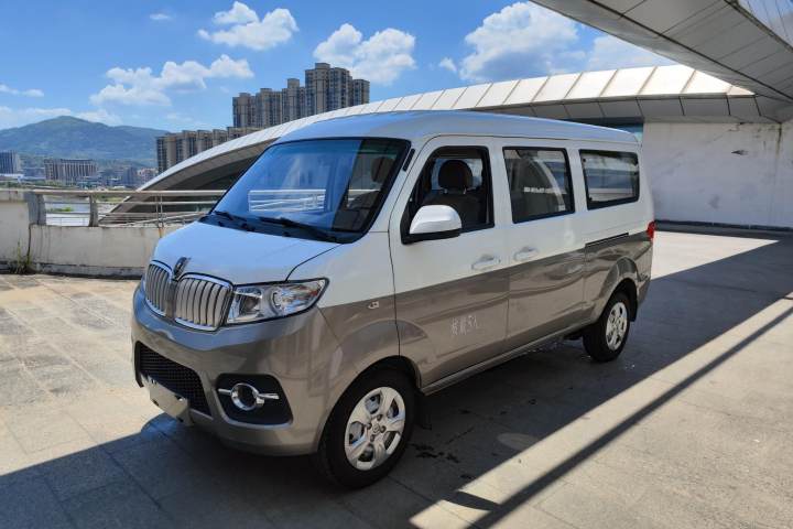 金杯 小海狮X30 1.5L 舒适型中央空调版客车国VI SWC15M