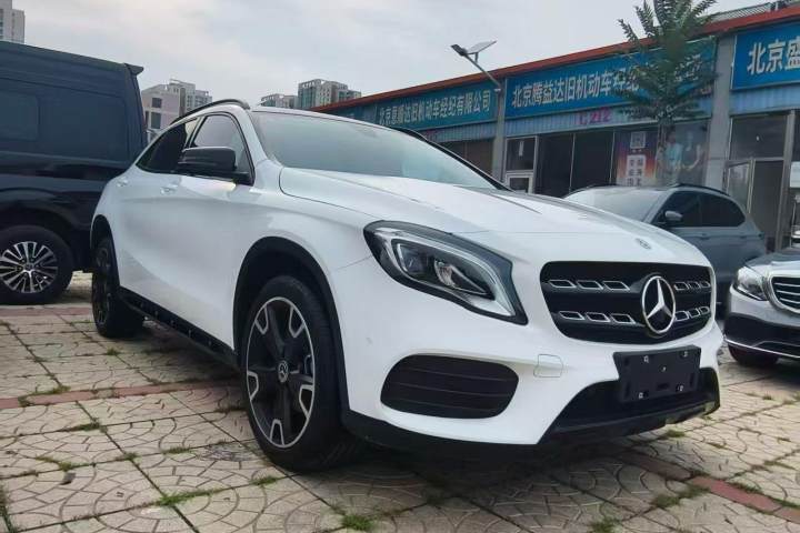 奔驰 GLA 2018款 GLA 220 4MATIC 运动型