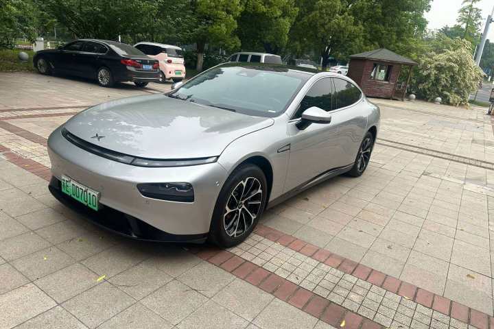 小鹏 P7 586E