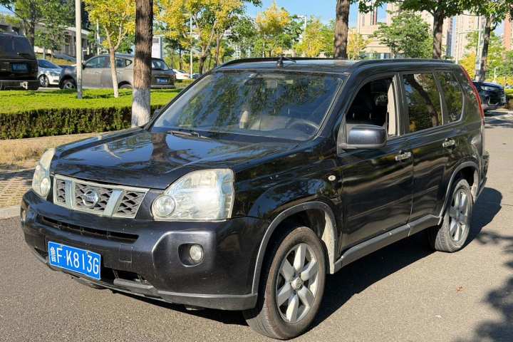 日产 奇骏 2.5L 手动豪华版 4WD